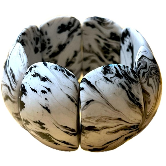 Women's Black & White Marble Design Half Rounded Beaded Stretch Bracelet - Picture 1 of 5